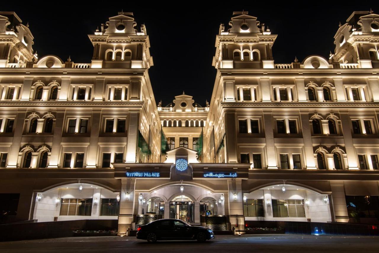 Vittori Palace Hotel And Residences Ер-Ріяд Екстер'єр фото The hotel at night