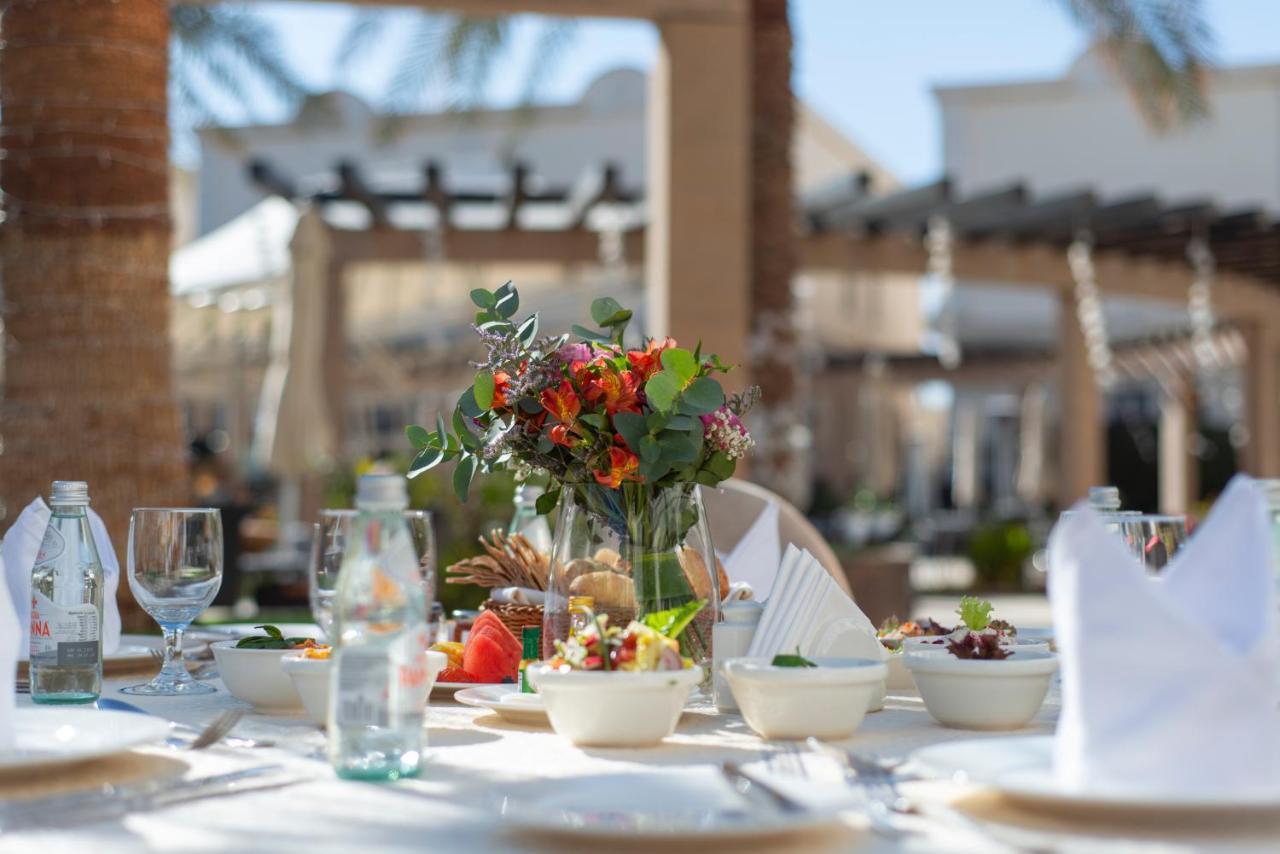 Vittori Palace Hotel And Residences Ер-Ріяд Екстер'єр фото A table set for a meal