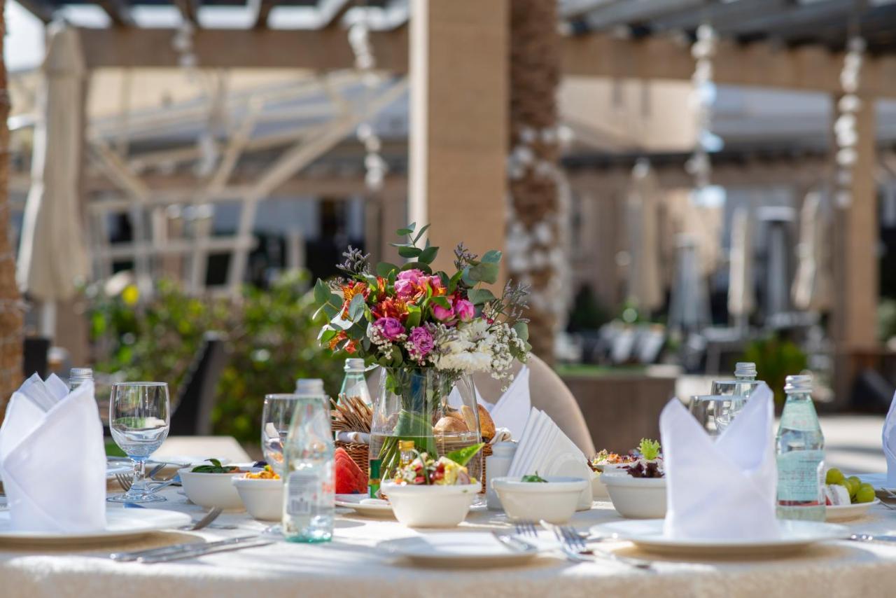 Vittori Palace Hotel And Residences Ер-Ріяд Екстер'єр фото A table set for a meal